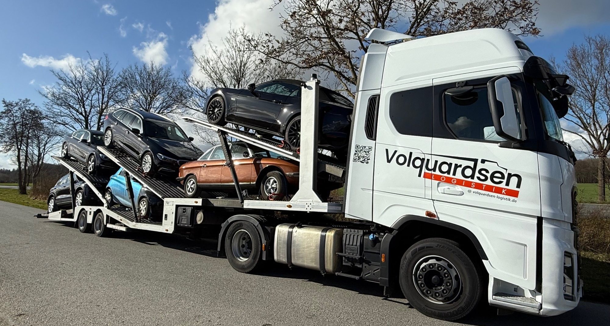 Unser Fahrzeug unterwegs Unser LKW voll beladen unterwegs